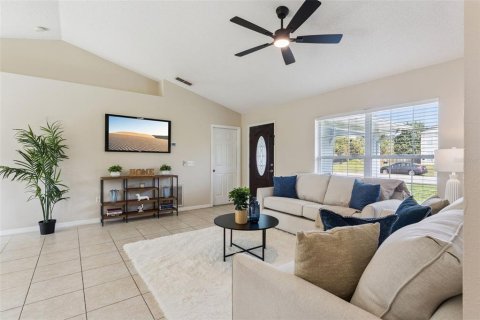 House in Deltona, Florida 3 bedrooms, 107.12 sq.m. № 2396378 - photo 3