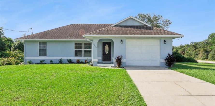 House in Deltona, Florida 3 bedrooms, 107.12 sq.m. № 2396378