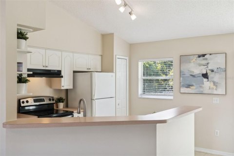 House in Deltona, Florida 3 bedrooms, 107.12 sq.m. № 2396378 - photo 9