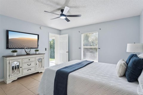 House in Deltona, Florida 3 bedrooms, 107.12 sq.m. № 2396378 - photo 12