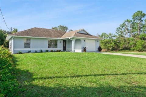 House in Deltona, Florida 3 bedrooms, 107.12 sq.m. № 2396378 - photo 2