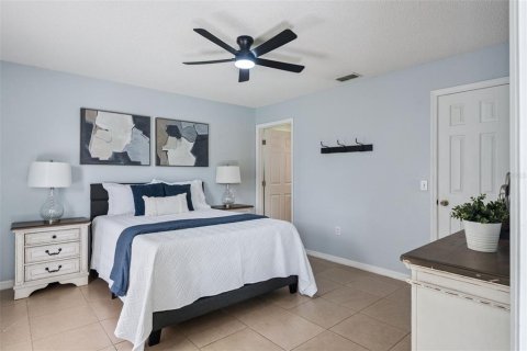 House in Deltona, Florida 3 bedrooms, 107.12 sq.m. № 2396378 - photo 11