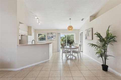House in Deltona, Florida 3 bedrooms, 107.12 sq.m. № 2396378 - photo 5
