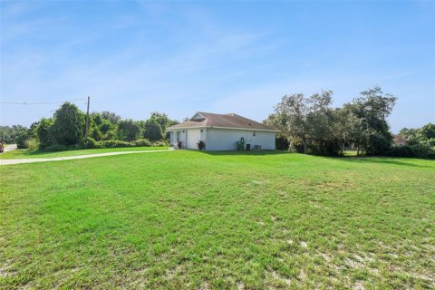 House in Deltona, Florida 3 bedrooms, 107.12 sq.m. № 2396378 - photo 23