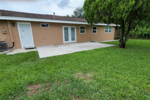 House in Clearwater, Florida 2 bedrooms, 141.86 sq.m. № 2216054 - photo 17