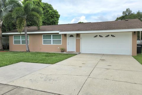 House in Clearwater, Florida 2 bedrooms, 141.86 sq.m. № 2216054 - photo 2