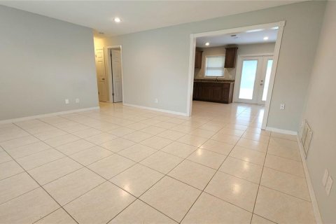 House in Clearwater, Florida 2 bedrooms, 141.86 sq.m. № 2216054 - photo 3