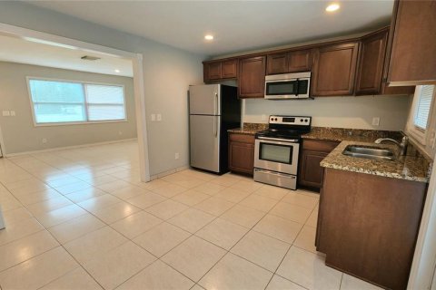 House in Clearwater, Florida 2 bedrooms, 141.86 sq.m. № 2216054 - photo 6