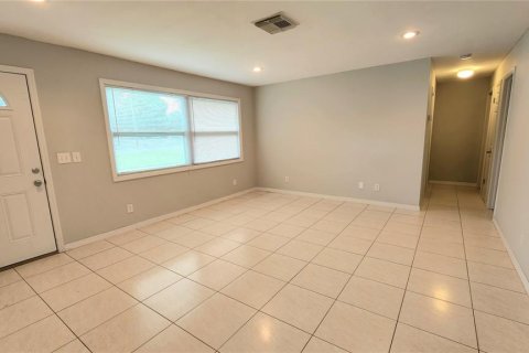 House in Clearwater, Florida 2 bedrooms, 141.86 sq.m. № 2216054 - photo 4