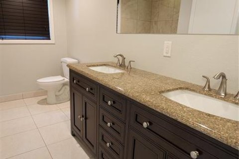 House in Clearwater, Florida 2 bedrooms, 141.86 sq.m. № 2216054 - photo 11