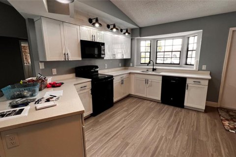 House in Spring Hill, Florida 3 bedrooms, 147.25 sq.m. № 1919740 - photo 2