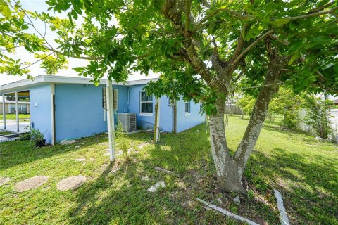 House in Port Charlotte, Florida 3 bedrooms, 101.36 sq.m. № 1842091 - photo 21