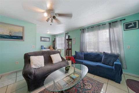 House in Port Charlotte, Florida 3 bedrooms, 101.36 sq.m. № 1842091 - photo 5