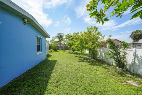 House in Port Charlotte, Florida 3 bedrooms, 101.36 sq.m. № 1842091 - photo 22