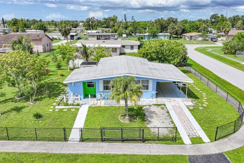 House in Port Charlotte, Florida 3 bedrooms, 101.36 sq.m. № 1842091 - photo 28