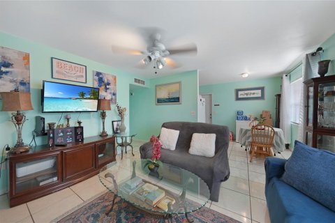 House in Port Charlotte, Florida 3 bedrooms, 101.36 sq.m. № 1842091 - photo 6