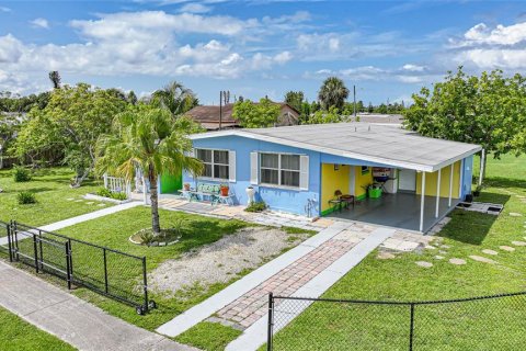 House in Port Charlotte, Florida 3 bedrooms, 101.36 sq.m. № 1842091 - photo 29