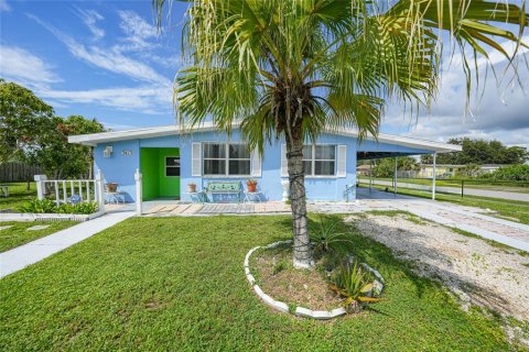 House in Port Charlotte, Florida 3 bedrooms, 101.36 sq.m. № 1842091 - photo 1