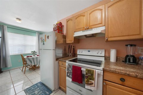 House in Port Charlotte, Florida 3 bedrooms, 101.36 sq.m. № 1842091 - photo 9