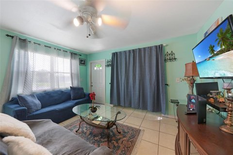 House in Port Charlotte, Florida 3 bedrooms, 101.36 sq.m. № 1842091 - photo 4