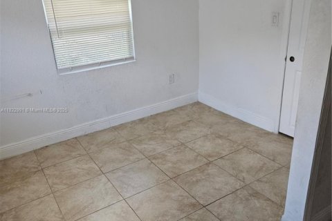 Casa en alquiler en Miami, Florida, 4 dormitorios, 184.97 m2 № 1977861 - foto 5