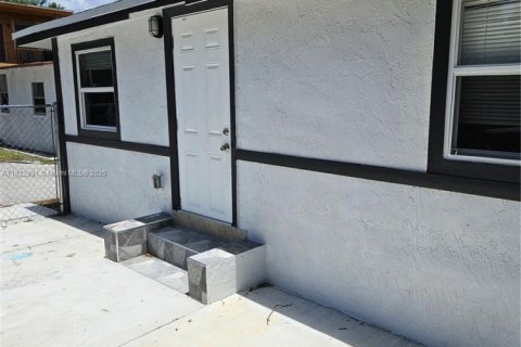 Casa en alquiler en Miami, Florida, 4 dormitorios, 184.97 m2 № 1977861 - foto 6