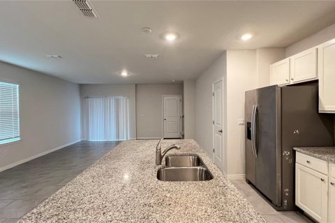 Townhouse in Winter Garden, Florida 3 bedrooms, 168.8 sq.m. № 2198822 - photo 10