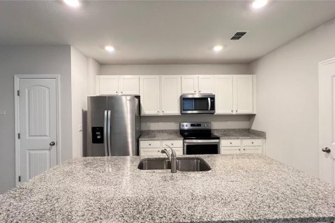 Townhouse in Winter Garden, Florida 3 bedrooms, 168.8 sq.m. № 2198822 - photo 9