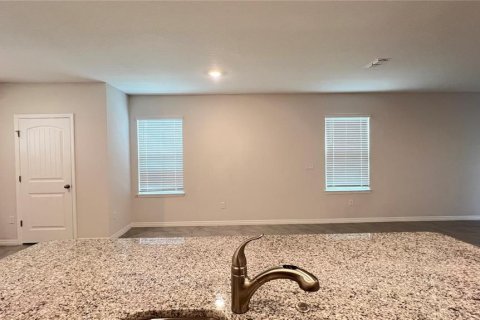 Townhouse in Winter Garden, Florida 3 bedrooms, 168.8 sq.m. № 2198822 - photo 11