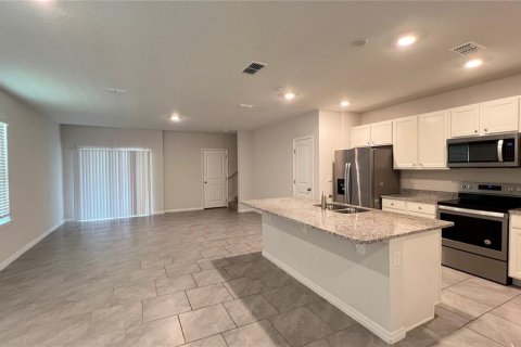 Townhouse in Winter Garden, Florida 3 bedrooms, 168.8 sq.m. № 2198822 - photo 5