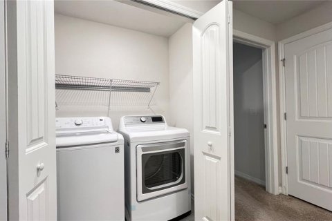 Townhouse in Winter Garden, Florida 3 bedrooms, 168.8 sq.m. № 2198822 - photo 16