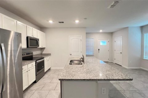Townhouse in Winter Garden, Florida 3 bedrooms, 168.8 sq.m. № 2198822 - photo 12