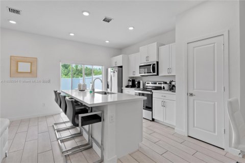 Touwnhouse à vendre à Homestead, Floride: 3 chambres, 159.05 m2 № 1809259 - photo 10