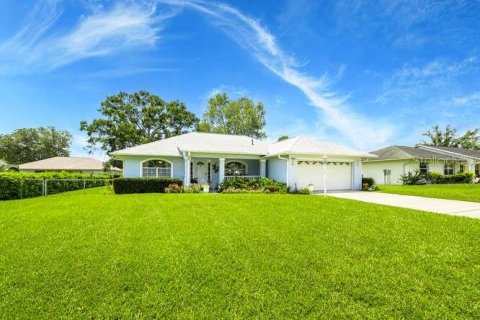House in Ocala, Florida 2 bedrooms, 125.14 sq.m. № 1870298 - photo 1