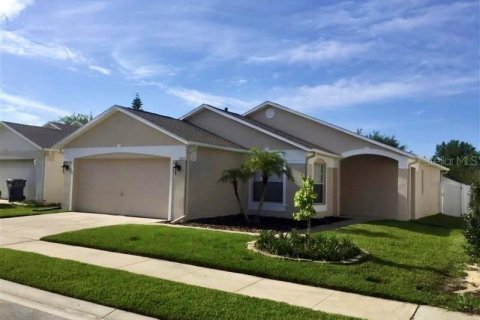 House in Davenport, Florida 3 bedrooms, 116.96 sq.m. № 2220298