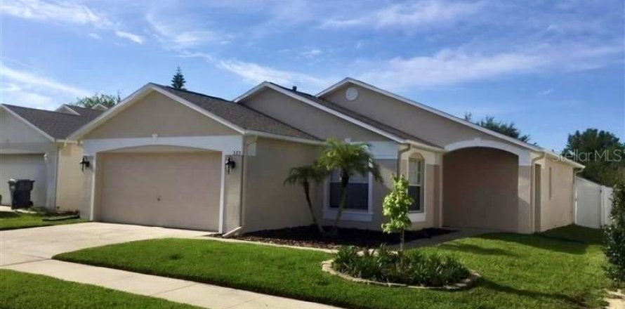 House in Davenport, Florida 3 bedrooms, 116.96 sq.m. № 2220298