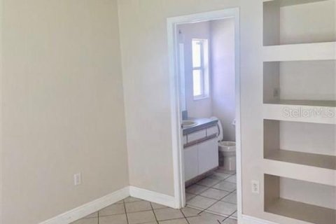 House in Davenport, Florida 3 bedrooms, 116.96 sq.m. № 2220298 - photo 4