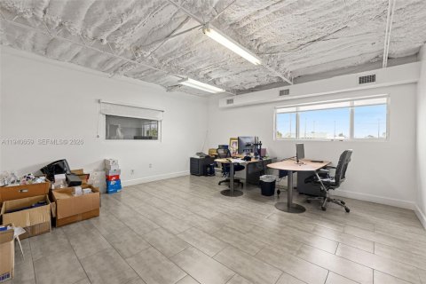 Propiedad comercial en venta en Miami Gardens, Florida № 1998832 - foto 23