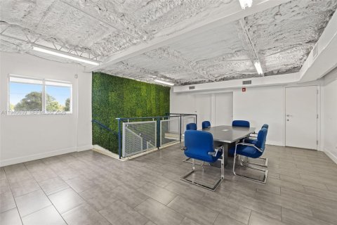 Commercial property in Miami Gardens, Florida № 1998832 - photo 8