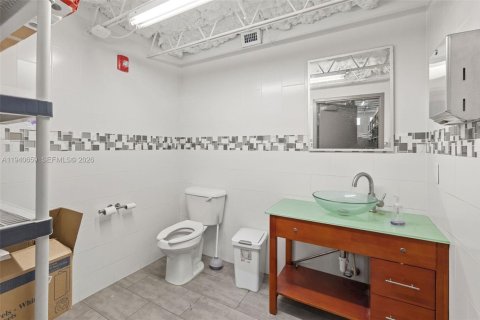 Propiedad comercial en venta en Miami Gardens, Florida № 1998832 - foto 19