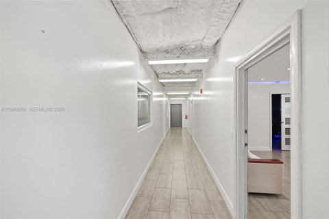 Propiedad comercial en venta en Miami Gardens, Florida № 1998832 - foto 24