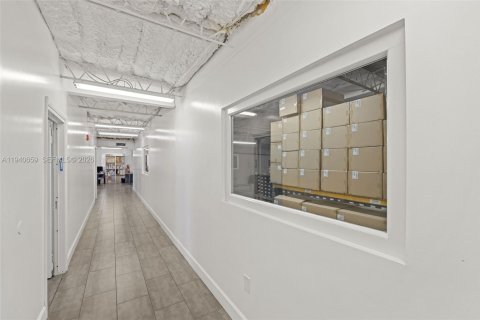 Propiedad comercial en venta en Miami Gardens, Florida № 1998832 - foto 21