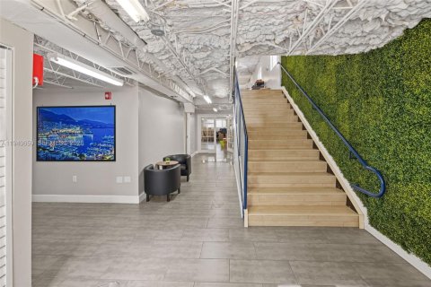 Commercial property in Miami Gardens, Florida № 1998832 - photo 7