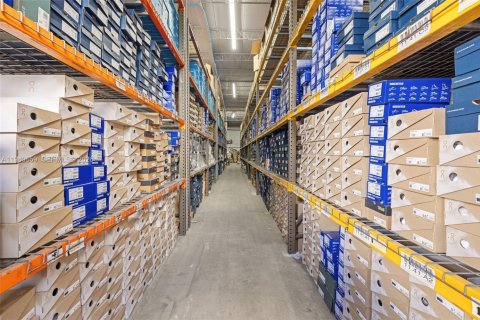 Propiedad comercial en venta en Miami Gardens, Florida № 1998832 - foto 17