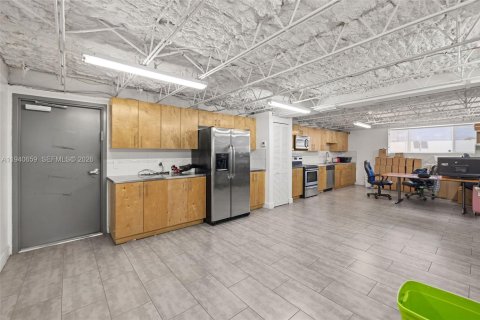 Commercial property in Miami Gardens, Florida № 1998832 - photo 9