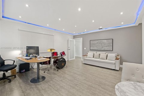 Propiedad comercial en venta en Miami Gardens, Florida № 1998832 - foto 25