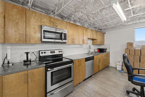 Commercial property in Miami Gardens, Florida № 1998832 - photo 10