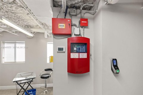 Propiedad comercial en venta en Miami Gardens, Florida № 1998832 - foto 22