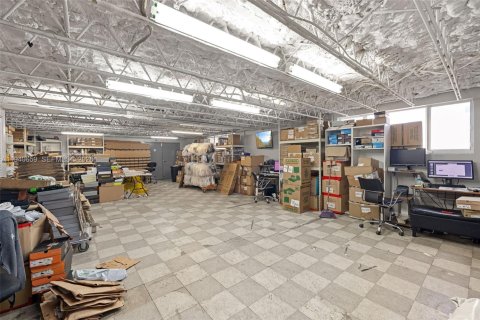 Propiedad comercial en venta en Miami Gardens, Florida № 1998832 - foto 20