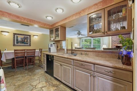Villa ou maison à vendre à Tarpon Springs, Floride: 4 chambres, 186.36 m2 № 2287106 - photo 13